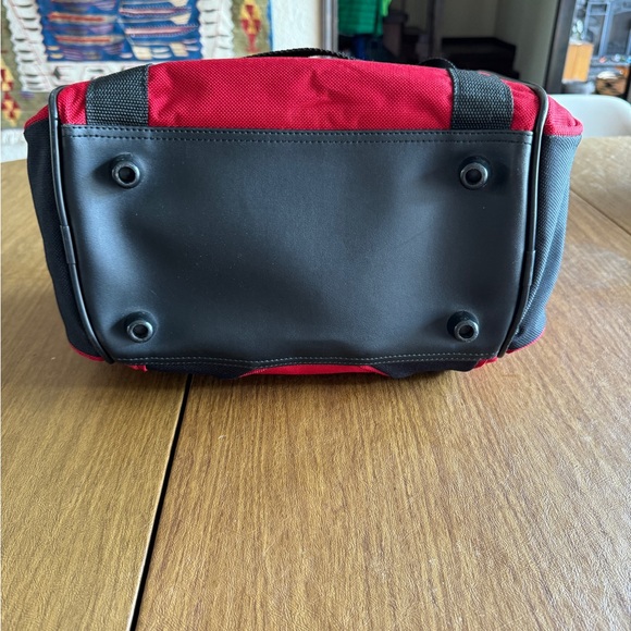 Sturdy Duffle Bag w/Good pockets & zippers - Picture 6 of 6